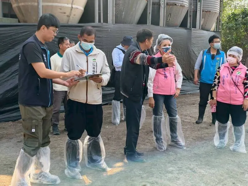 南投蚯蚓養殖場惡臭擾民多年，縣府累計開罰500萬元 cover